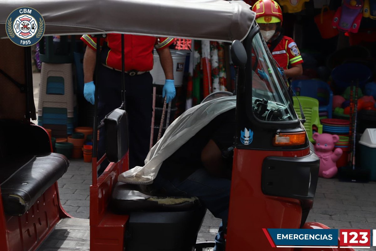 . @bomberosmuni reportan a un hombre de 30 años aproximadamente que falleció por heridas de arma de fuego, en Ciudad Real 1, zona 12, Villa Nueva