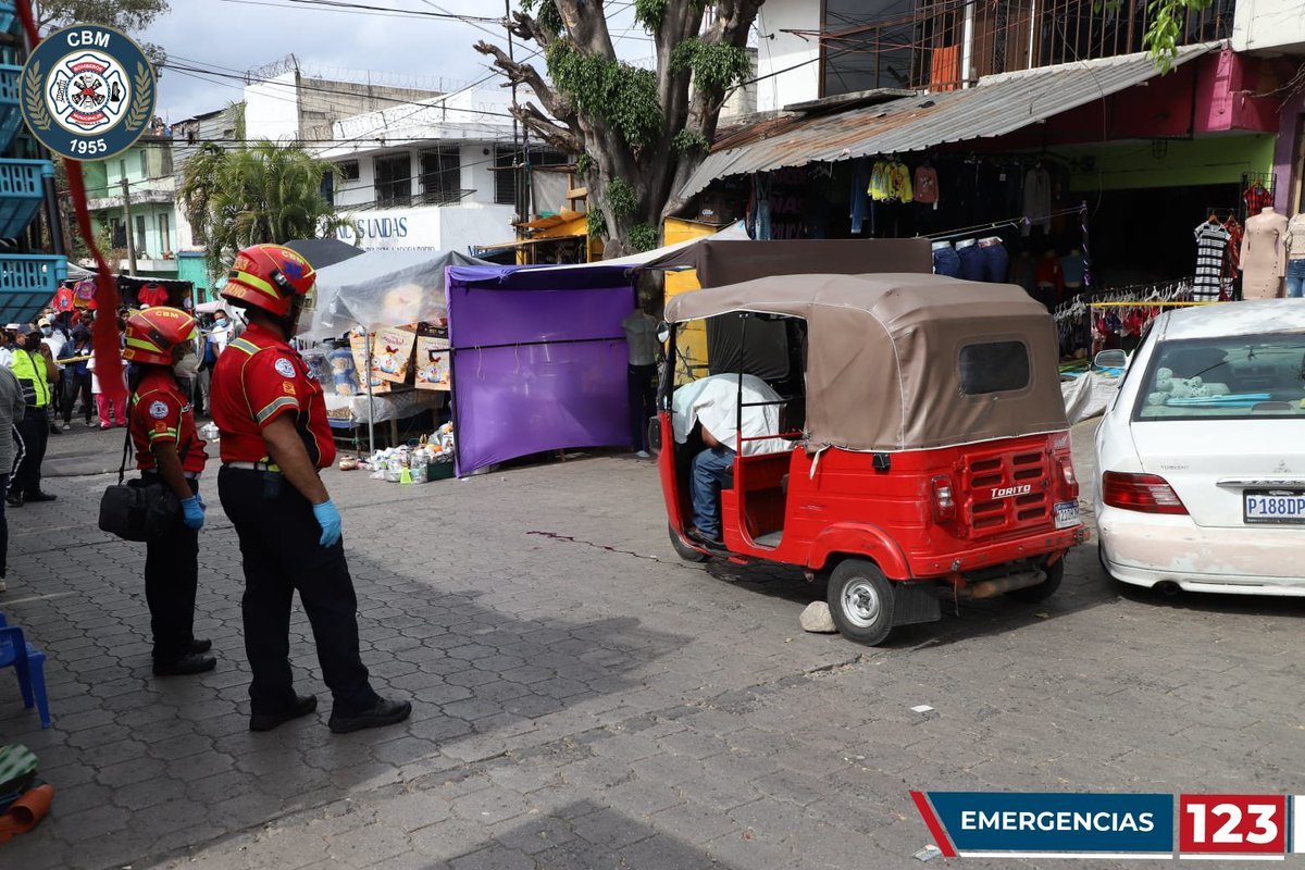 . @bomberosmuni reportan a un hombre de 30 años aproximadamente que falleció por heridas de arma de fuego, en Ciudad Real 1, zona 12, Villa Nueva