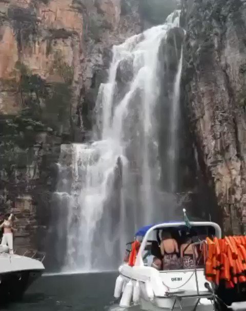 Minutes before the accident with a rock fall in Capitólio, Minas Gerais/SC, a head of water was recorded in the Furnas Canyon waterfall. Note the sudden volume in the waterfall