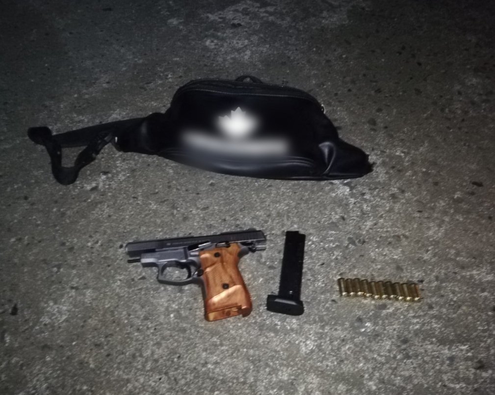 Ecuador Police: In Esmeraldas we apprehended three citizens for the alleged crime of illegally carrying a firearm. They were placed under the orders of the competent authority