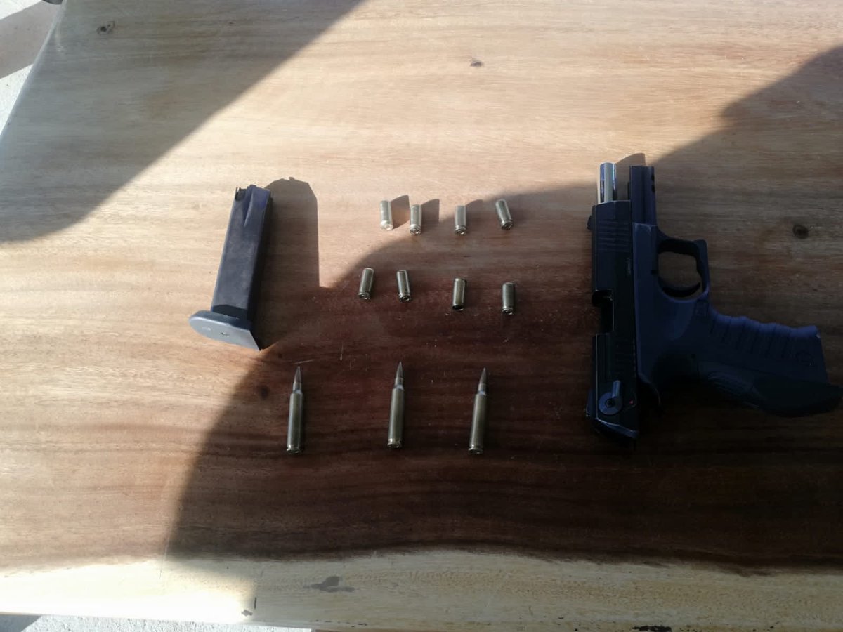 Esmeraldas: Armed Forces during arms control operations in the vicinity of the Esmeraldas CRS seized 01 traumatic weapon, 08 9mm caliber ammunition. and 03 ammunition caliber 5.56 mm., and a citizen was apprehended; for which the legal procedures were followed
