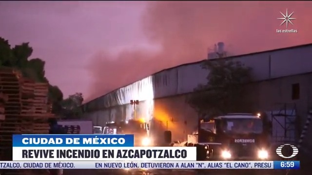 Se registró un fuerte incendio en una fábrica de bicicletas en la colonia Coltongo, alcaldía Azcapotzalco. Cuando los bomberos creyeron que ya estaba controlado, las llamas se reavivaron; la emergencia continúa.