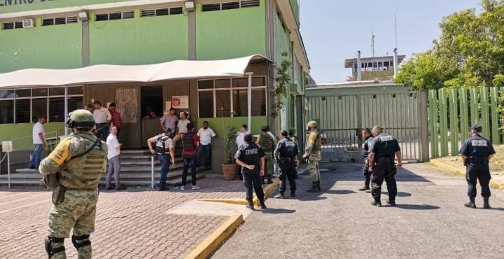 At least eight dead and seven injured left a fight at the Colima Social Rehabilitation Center this morning, state authorities report and point out that CERESO is already under control