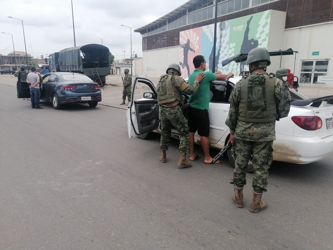 En las ciudades de Machala, Ambato, Puyo, Loja, Cuenca y SantaElena. Se efectúan permanentes operaciones militares de control de armas, municiones y explosivos, cumpliendo la misión de defender la soberanía e integridad territorial