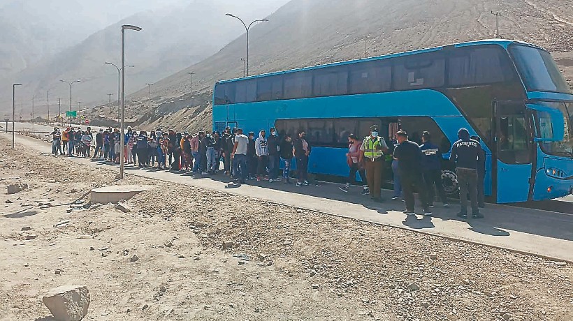 Carabineros stop buses with 121 irregular migrants in Tocopilla