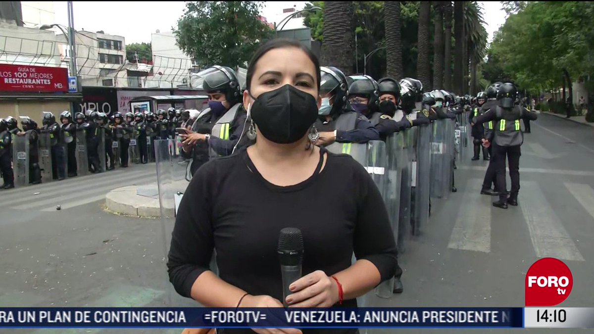 Arriban mujeres a la zona del Ángel de la Independencia para la Marcha8M. Mujeres policías, pertenecientes a la la Secretaría de Seguridad Ciudadana, resguardarán el recorrido de las manifestantes