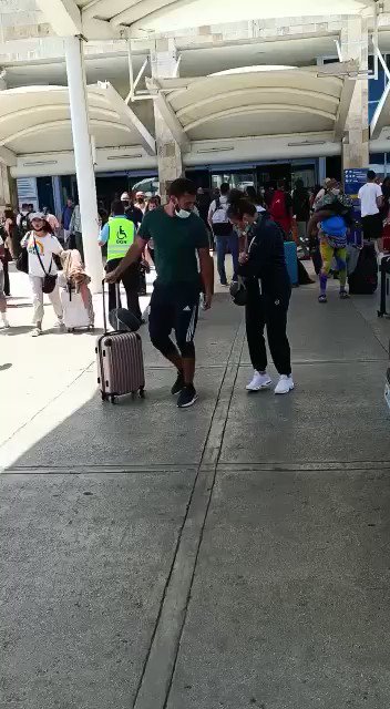 Me dicen autoridades de Seguridad d QuintanaRoo q todo apunta q no hubo balacera en el aeropuerto de Cancun   Se trató de una máquina que tronó y se escuchó muy fuerte (probablemente explotó)  No hay lesionados ni hay indicios balísticos, me aseguran