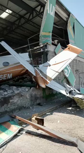 3 dead, 4 injured after small plane crashes into supermarket in Temixco, Mexico