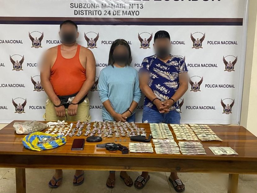 Ecuador Police: Allowed the dismantling of an alleged criminal organization dedicated to the illicit trafficking of substances subject to control and illegal possession of firearms, in Santa Ana Manabí