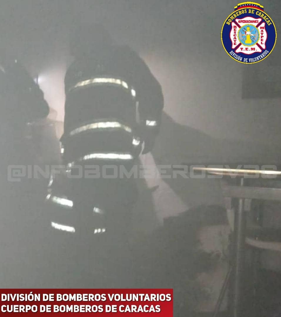 Caracas Fire: Fire in structure in La Pastora controlled. And teams working on cooling tasks