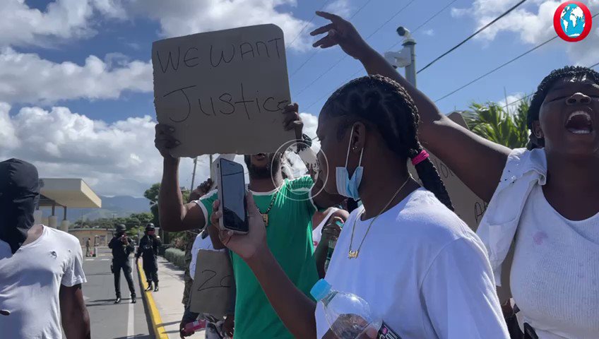 Protesters from Denham Town in West Kingston have converged near the entrance of the Jamaica Defense Force Headquarters at Up Park Camp to protest the killing of Horaine Glenn. Glenn was reportedly gunned down by a soldier on Saturday