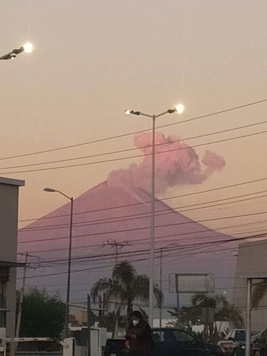 Start fumarole of the Popocatépetl volcano at this time