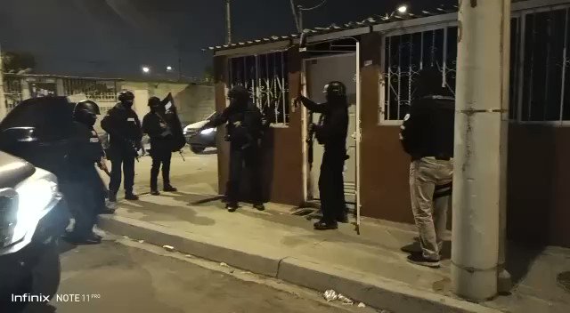 .@PoliciaEcuador carried out 13 raids in Guayaquil and arrested 14 citizens presumably members of the criminal group Los Lobos. The detainees would be the cause of the detonation of car bombs last Tuesday, November 1