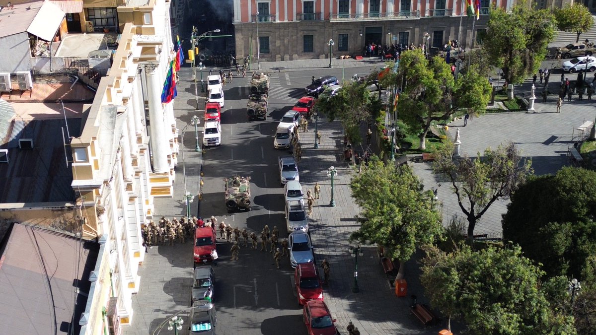 Aerial view of Plaza Murillo, soldiers guard the four corners. Photos: Javier Mamani APG Noticiasn