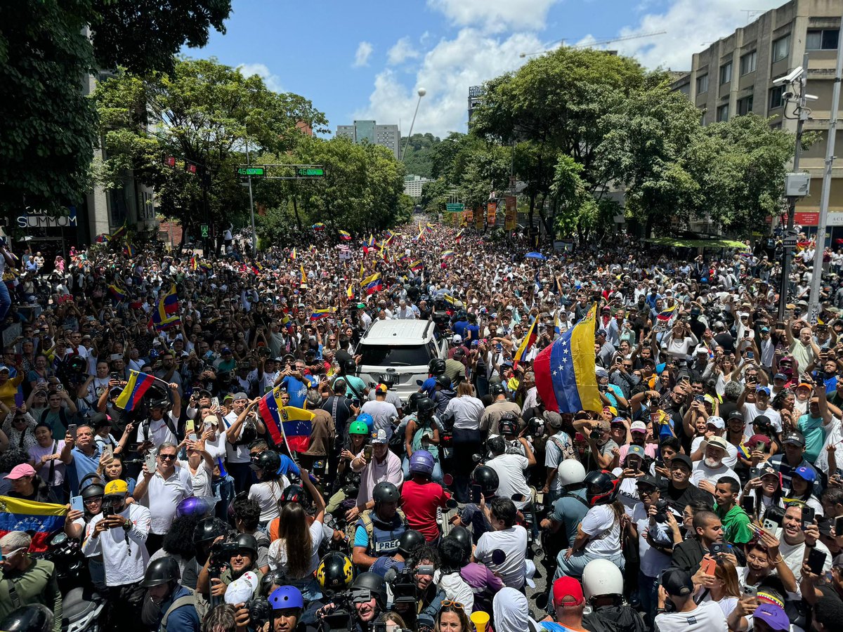 Caracas today in the streets, peacefully, against Maduro's fraud