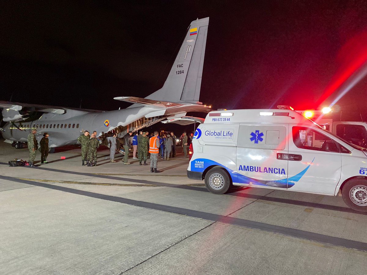 Traslado masivo de urgencia se llevó a cabo en la aeronave C-295 de su @FuerzaAereaCol, desde Arauca hacia Bogotá, movilizando 16 heridos del atentado terrorista contra las tropas de nuestro @COL_EJERCITO