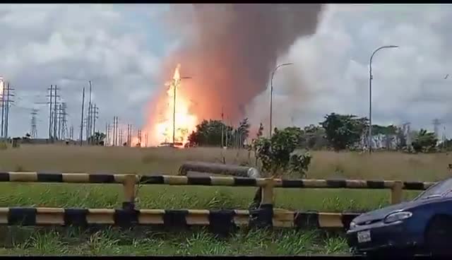 Monagas Explosion: Due to the strong smell of gas, the evacuation of the inhabitants of Punta de Mata has been ordered. So far, and unofficially, three injured people have been taken to the PDVSA clinic.