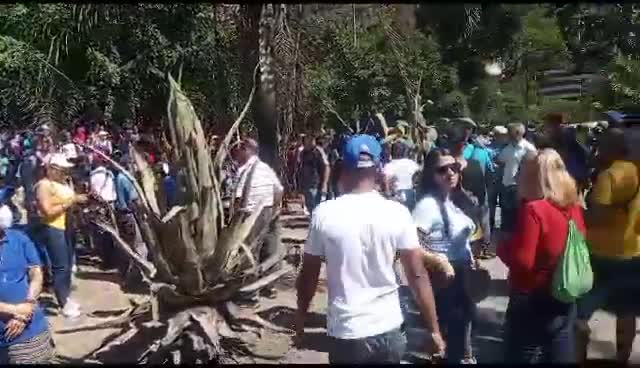 Citizens protest in Montalbán, Caracas, defending the Constitution and demanding recognition of what they call the overwhelming victory of Edmundo Gonzalez in the June 28 elections, at the rally point in front of the Venezuelan Episcopal Conference