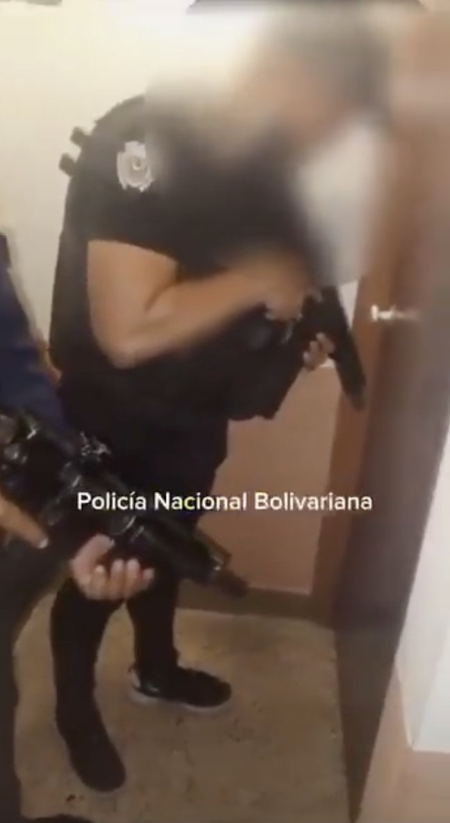 The Maduro regime makes public a video of the alleged arrest of one of the motorcyclists of @MariaCorinaYA (Roalmi Cabeza) who was transporting her on January 9th