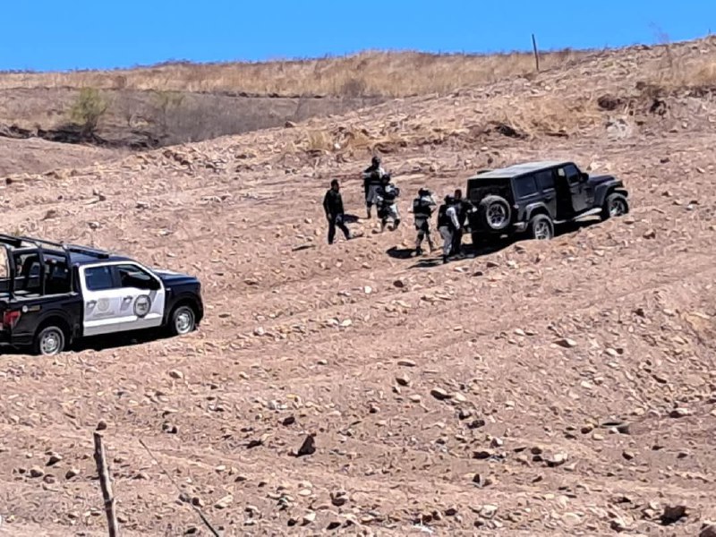 Sinaloa: Kilka minut temu zgłoszono starcie między siłami federalnymi a uzbrojonymi mężczyznami w dzielnicy Jardines de la Sierra w Culiacán. Do tej pory aresztowano jednego uzbrojonego mężczyznę, a drugi został ranny.