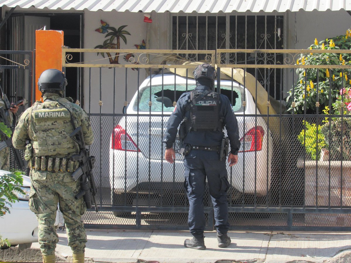 Mazatlán - Sinaloa - They arrived shooting at a house in the Villa Galaxia fraccording, then took two young people