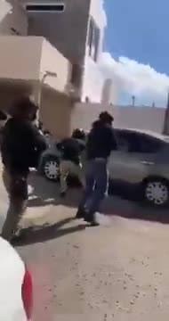 Northern Mexican cartel Los Salazares raiding a rival cartel's drug point in Guaymas, Sonora