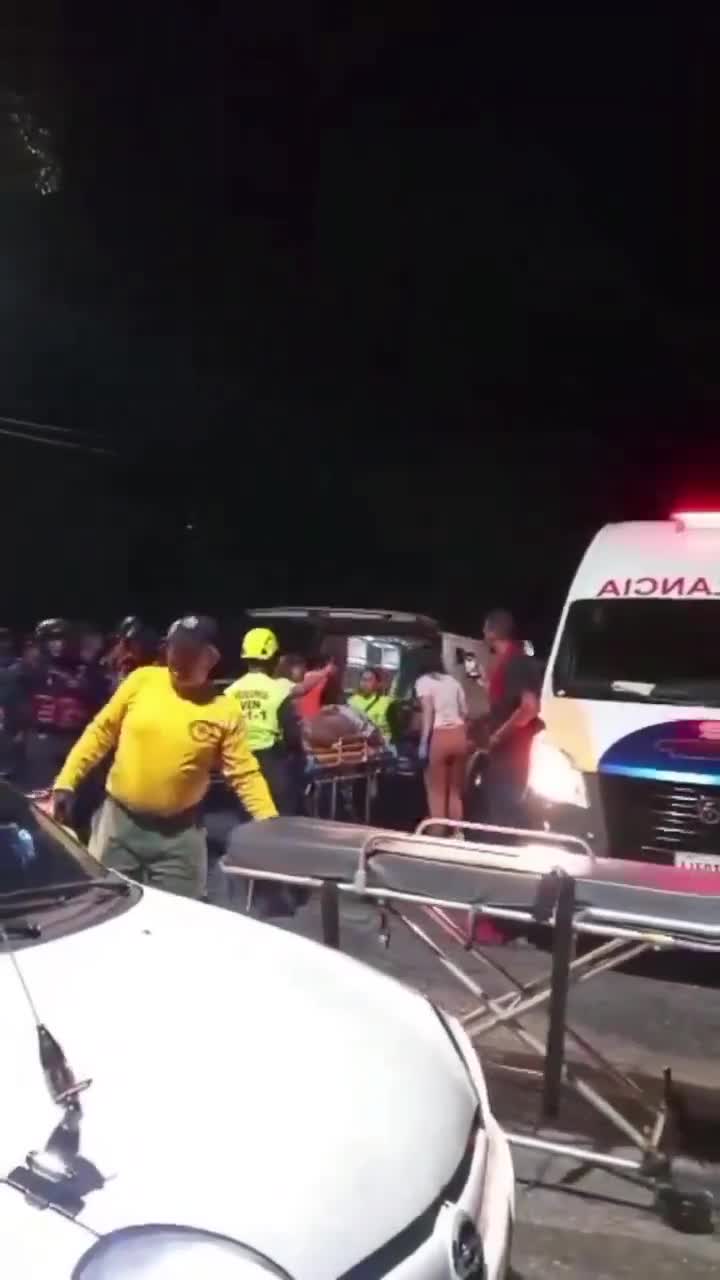 Tragic accident in Aragua: one dead and 35 injured when a bus fell into a ravine on the Choroní highway. According to local media, the fatal victim was identified as Jeaneth de los Ángeles Iruma (39).