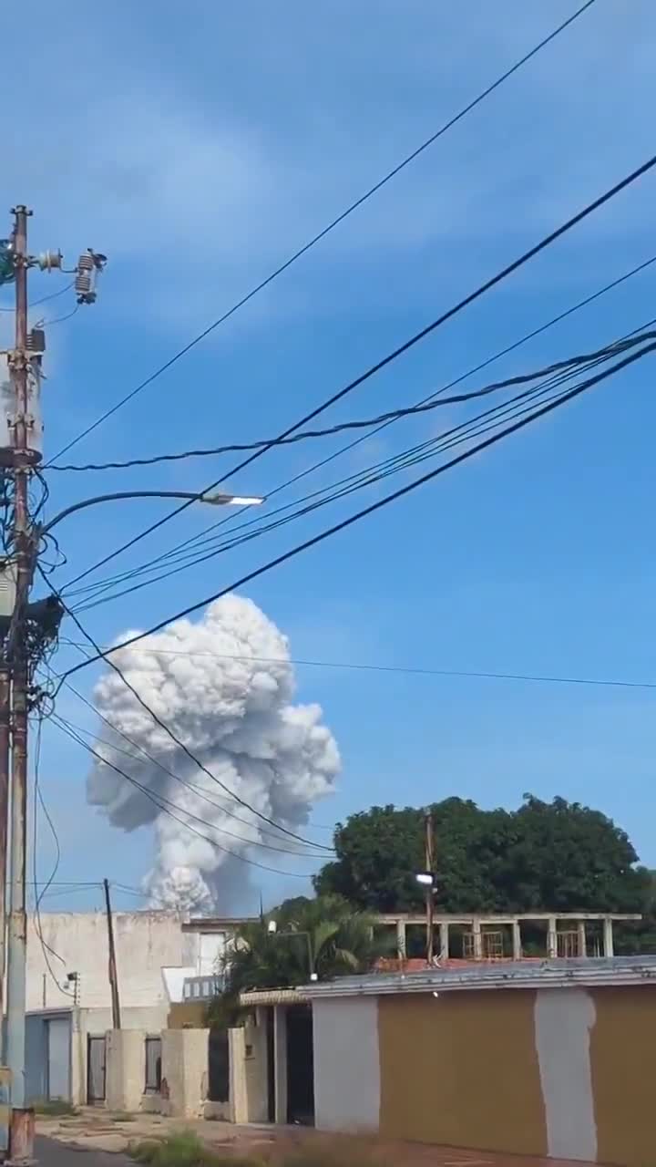 A powerful explosion occurred at a fireworks factory in San Francisco, Zulia state. So far, there are no reports of injuries.
