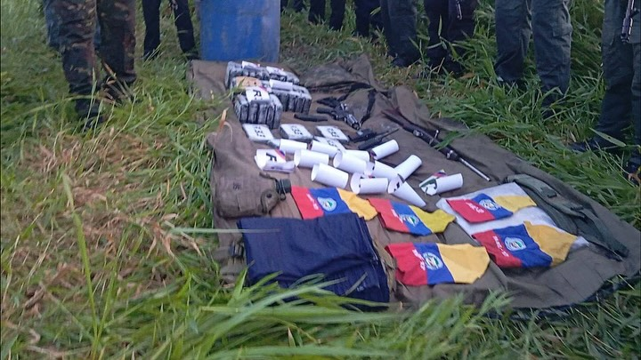 Zulia: The Venezuelan National Armed Forces (FANB) destroyed a drug trafficking camp in Zulia state, where they found armbands alluding to the 33rd Front of the FARC. Weapons, ammunition, and tactical equipment were seized at the site.