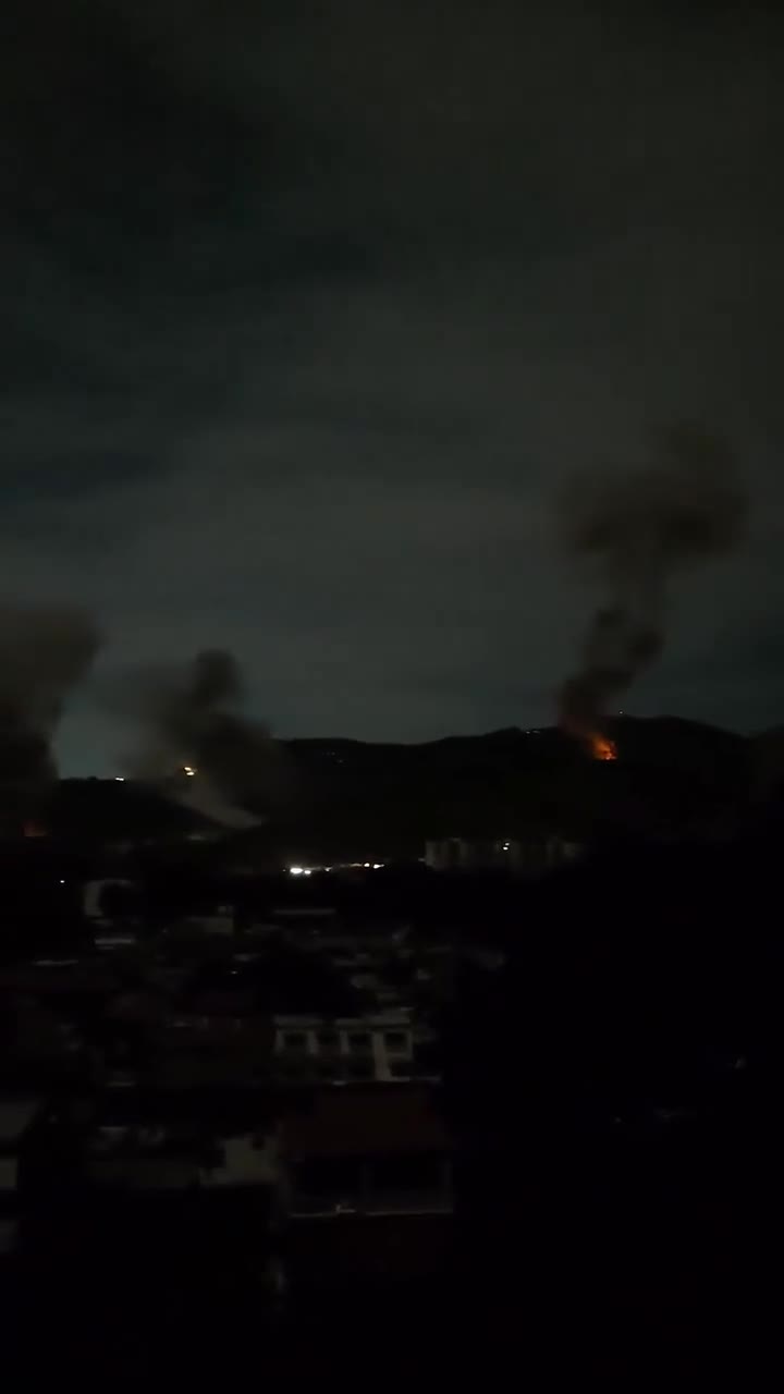 Video of airstrikes and helicopters flying over Caracas Venezuela