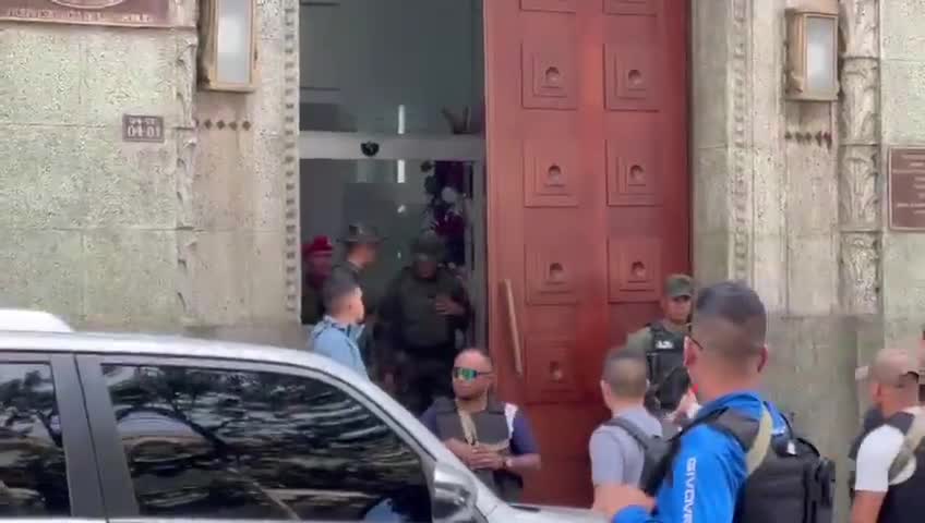 Vladimir Padrino López leaves after meeting with Delcy Rodríguez at the vice presidency