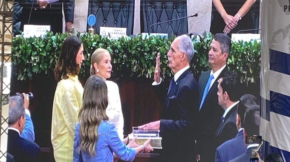 Nasry Asfura is sworn in as president of Honduras