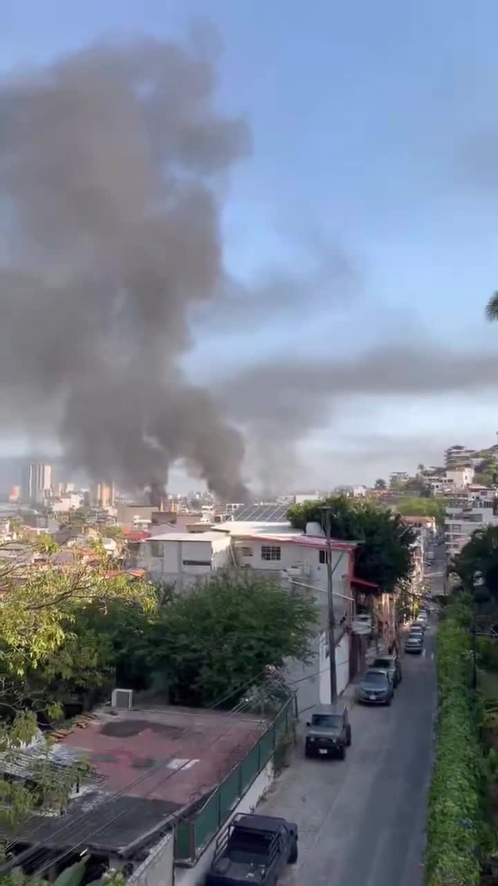 Drug cartel roadblocks set up by the Jalisco New Generation Cartel (CJNG) during a federal operation to arrest one of its leaders in Tapalpa, Jalisco, have spread to Tamaulipas, Guanajuato, Zacatecas, Nayarit, Colima and Michoacán; Puerto Vallarta looks like a war zone