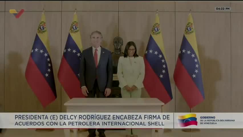 Delcy Rodríguez signs agreement with British oil company Shell