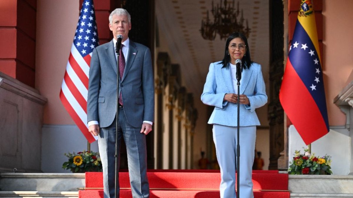 The Trump administration eased financial sanctions on Venezuela to stabilize its struggling economy and address protests against low wages. This change allows major state banks, including the Banco Central de Venezuela, to use U.S. dollars, access oil revenues