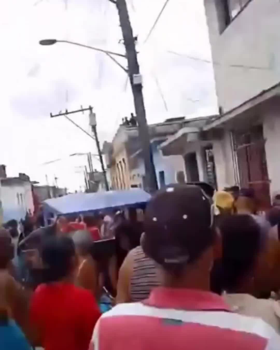 People are protesting in the Regla municipality due to the lack of water. They brought a water truck for the ENTIRE community in an attempt to calm the situation, but the citizens refuse to touch a single drop of water.