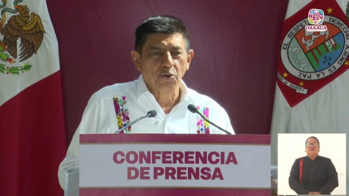 Due to a taxi driver protest in Oaxaca, the governor abruptly canceled his morning press conference. Blockades near Primavera Park led to the event's suspension.